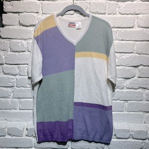 I love this throwback vintage from the 80s short sleeve moved sweater. Size xl